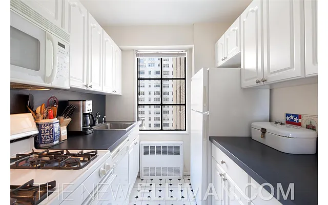 Sold by Douglas Elliman | media 19