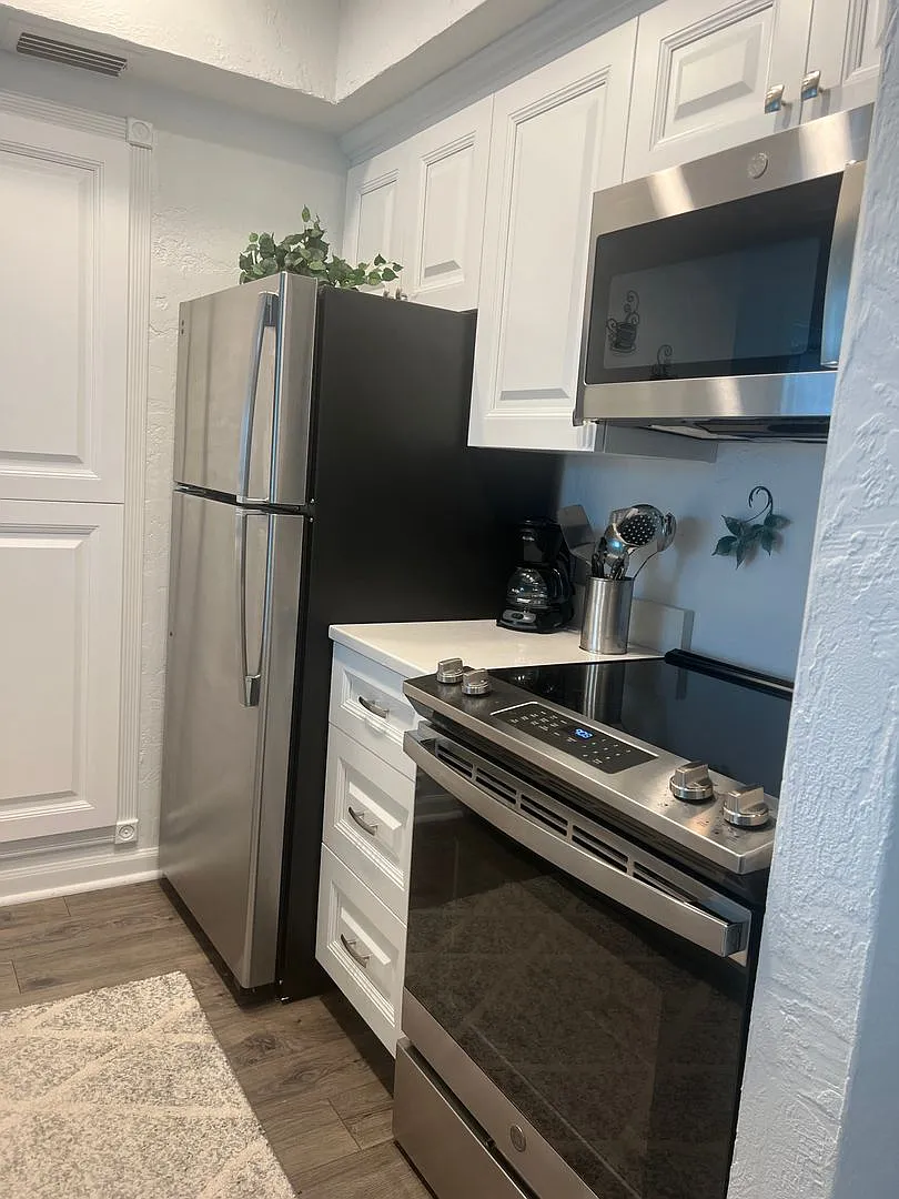 Adorable 1BR/1BA Condo in Downtown Venice — Photo 3
