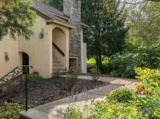 22 Muirfield Dr, Reading, PA 19607