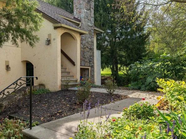 22 Muirfield Dr, Reading, PA 19607