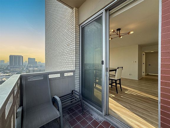 5th image of 2016 Main St APT 1502