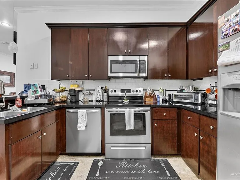 209 Robin Ave — Photo 10