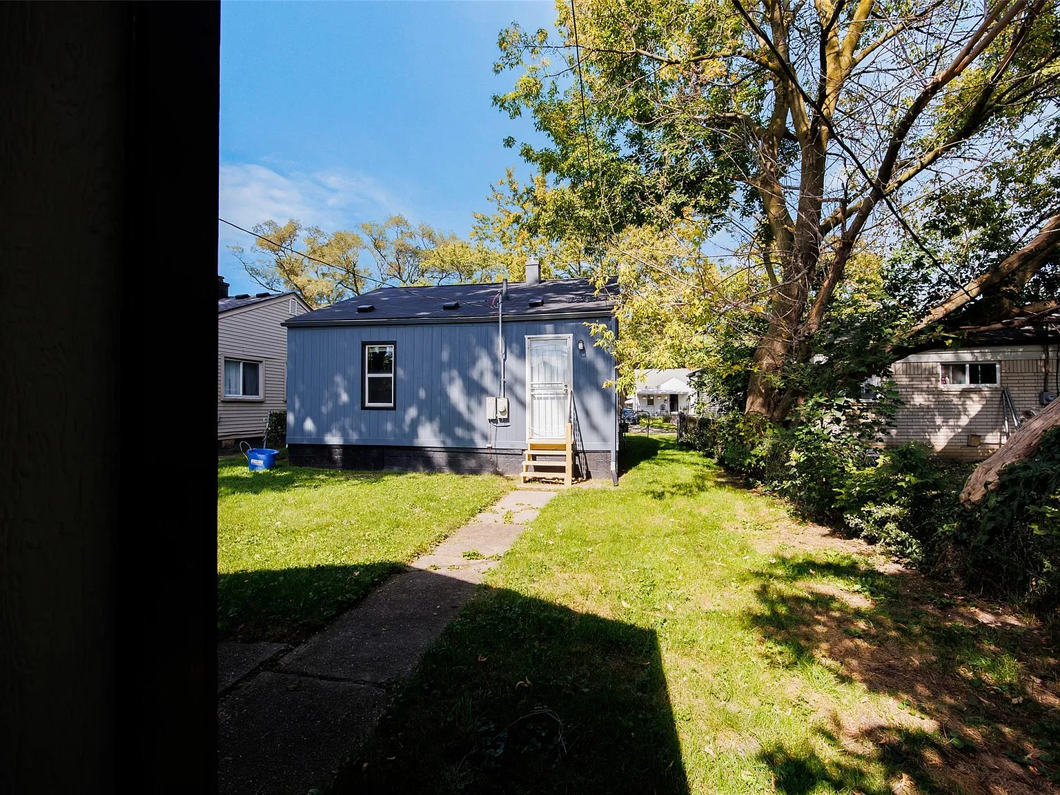 2 bed, 1.0 bath, 900 sqft, $1,200 — Photo 2