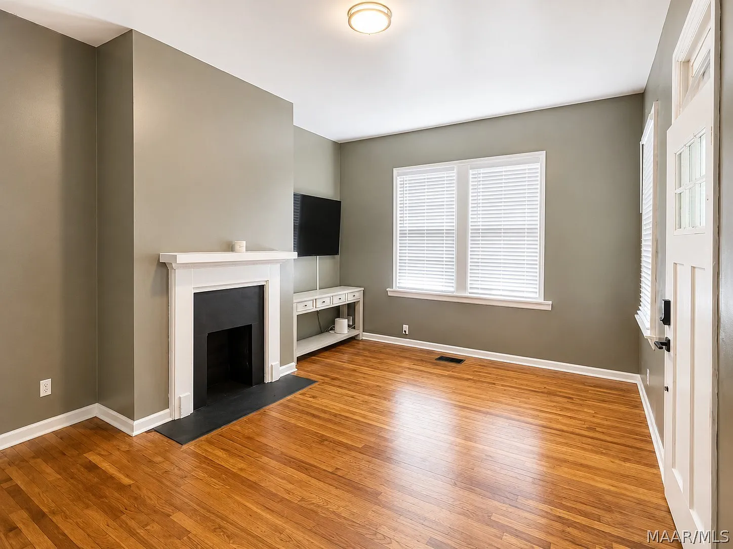 2 bed, 1.0 bath, 900 sqft, $1,000 — Photo 2