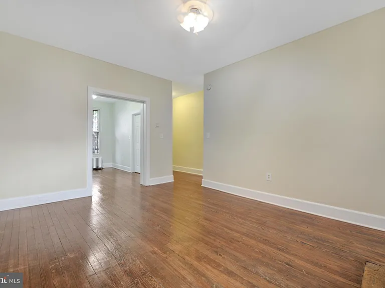 618 Columbia Rd NW — Photo 3