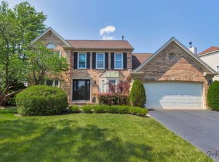 700 Mayfair Ln, Buffalo Grove, IL 60089