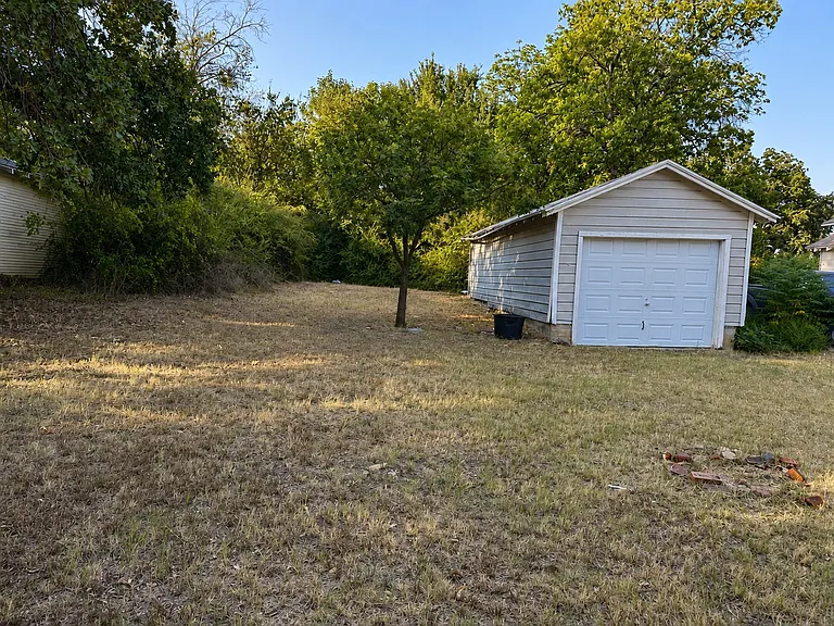 813 W Sycamore St — Photo 13