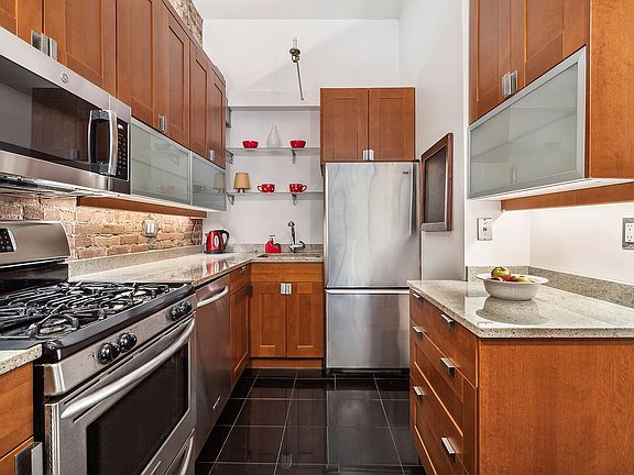 5th image of 312 W 107th St APT 3C