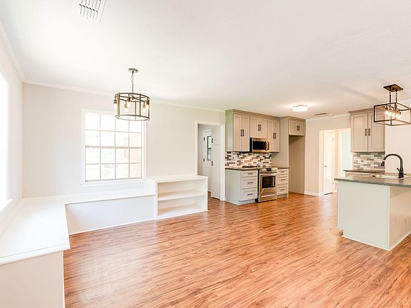 3rd image of 212 Donwood Pl