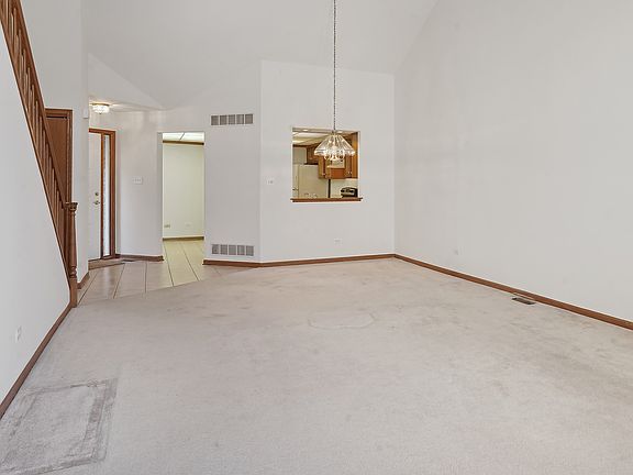 5th image of 18432 Lakeview Cir W