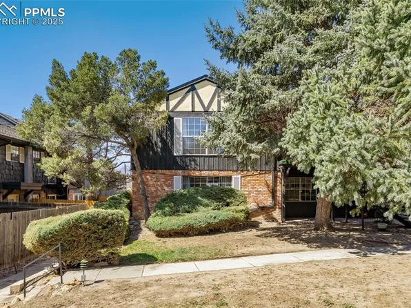 2902 Airport Rd APT 141, Colorado Springs, CO 80910