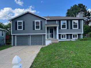605 SE Bugle Ct, Blue Springs, MO 64014