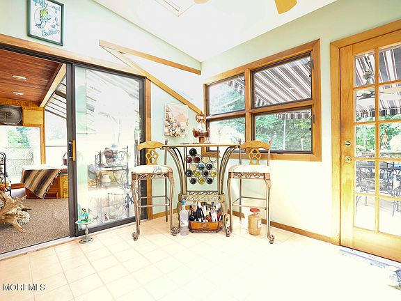 5th image of 614 Woodside Place