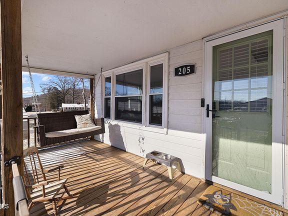 3rd image of 205 Kimberly Dr