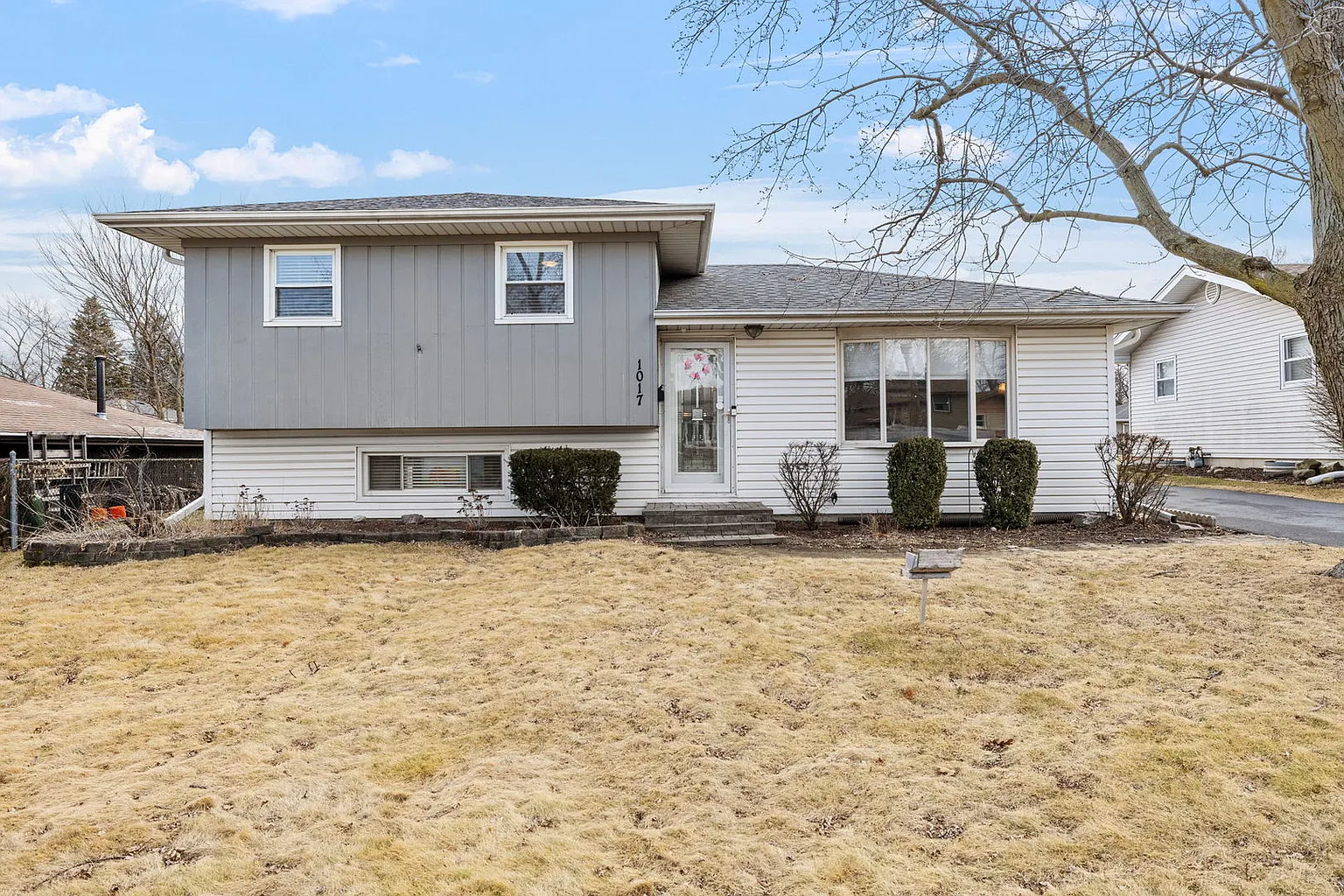1017 Cherokee Pl photo 1
