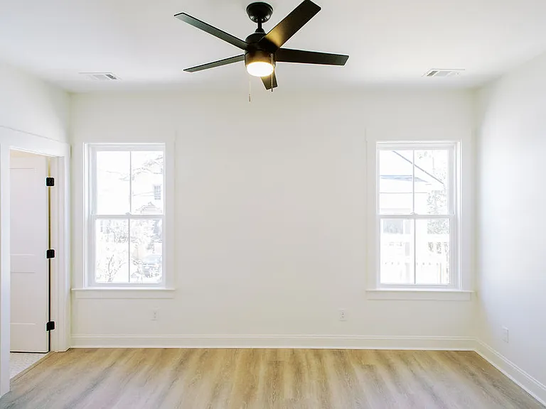 832 E Anderson St #B — Photo 12