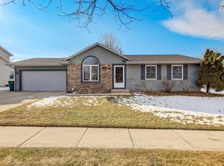 W199N17131 Ridgeway Dr, Jackson, WI 53037