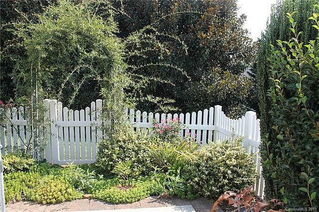 1st image of 1822 Lookout Ln