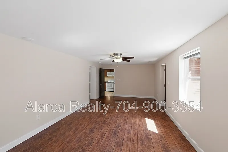 4 bed, 2100 sqft, $1,650 — Photo 4