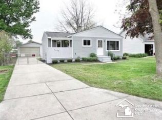 5638 Daniels St, Dearborn Heights, MI 48125