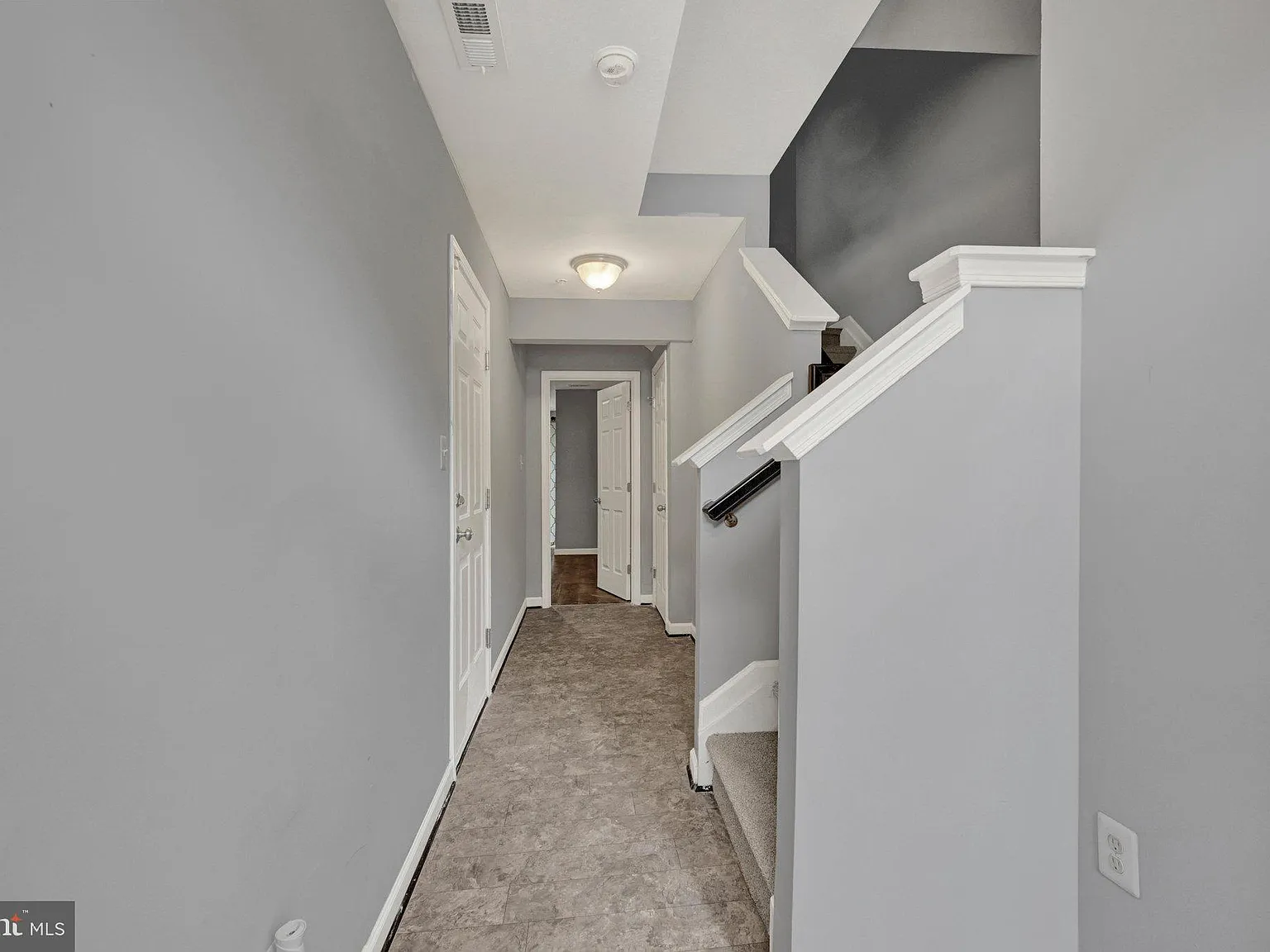 3 bed, 4.0 bath, 2280 sqft, $2,500 — Photo 2