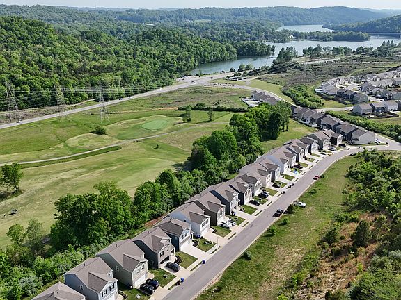 4th image of 136 Harbour Pointe Ln
