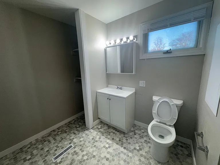 1210 W Parker St — Photo 9