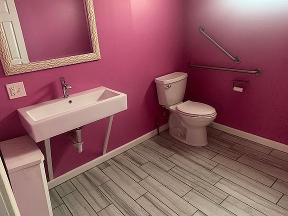 2nd image of 1094 E Lovejoy St #1