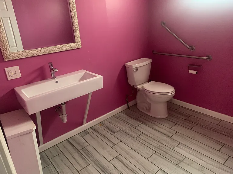 1094 E Lovejoy St #1 — Photo 2