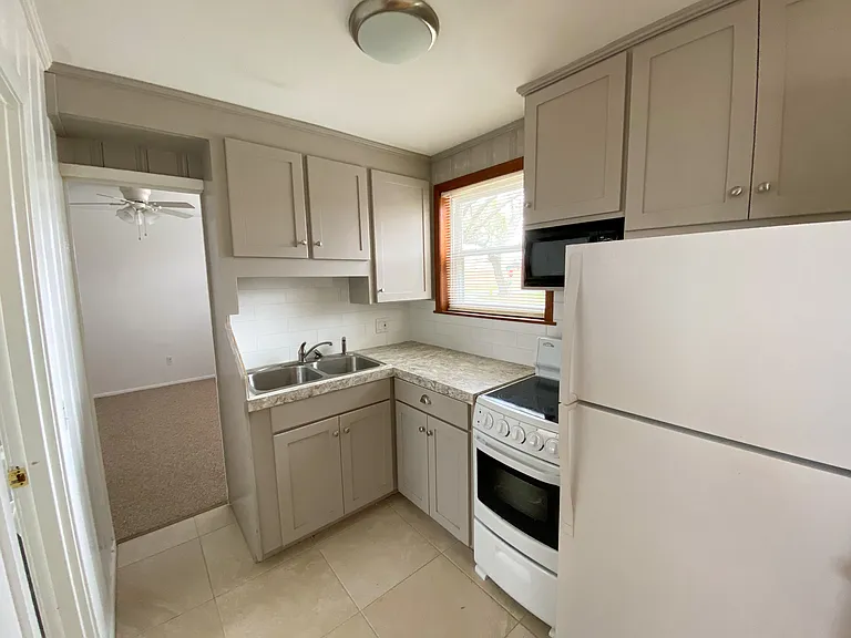 102 Roberts Ave — Photo 3