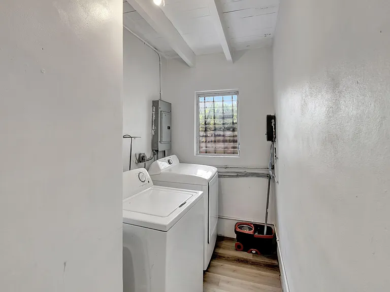 SW 8th Ct — Photo 2