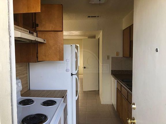 2nd image of 1405 Bundrant Dr APT A