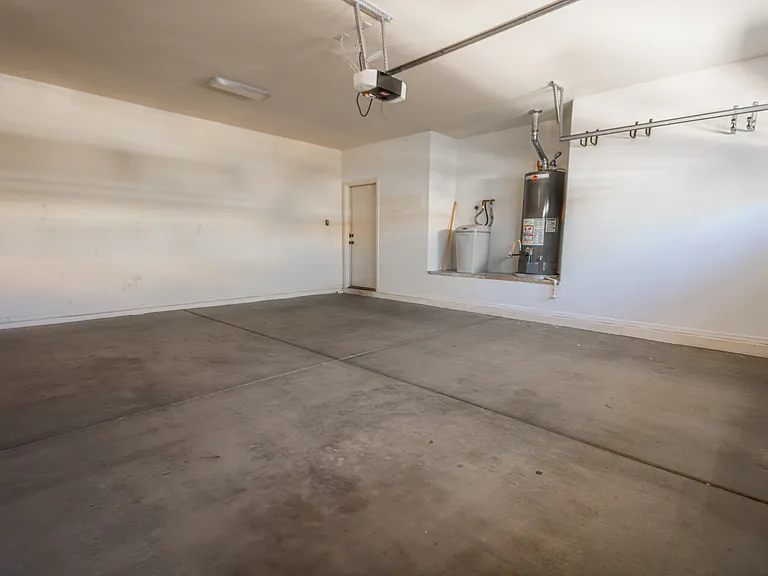 18433 W Sunnyslope Ln — Photo 27