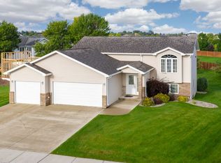 2812 11th St SE, Minot, ND 58701
