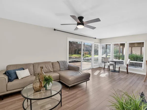 2410 Larkspur Ln APT 243, Sacramento, CA 95825