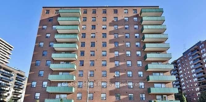 1st image of 49 Queen St E #501
