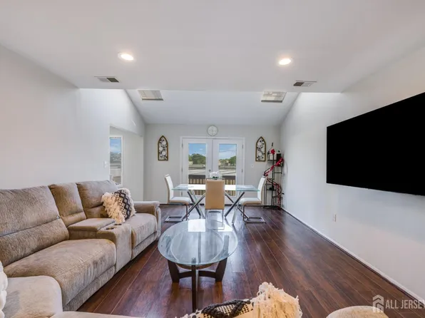 116 Peach St, Avenel, NJ 07001