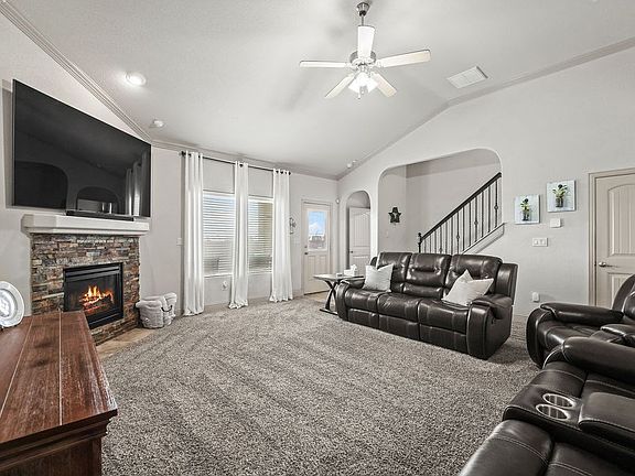 5th image of 3923 Roma St