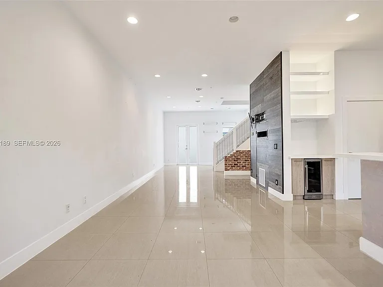 820 NE 7th St #G — Photo 15