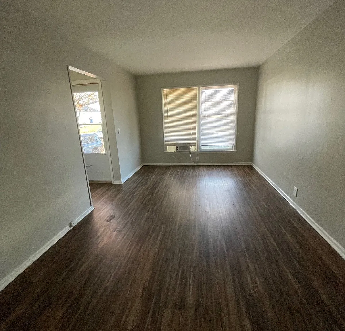 2 bed, 1.0 bath, 727 sqft, $750 — Photo 4