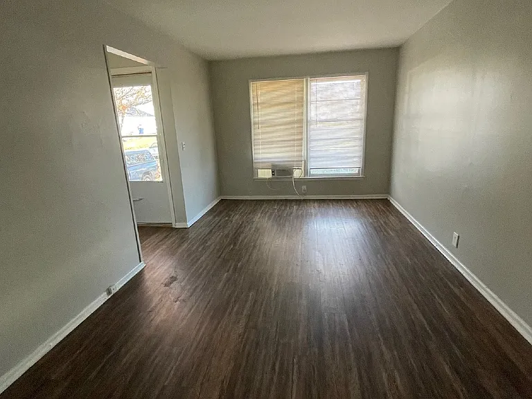 2304 S Broadview St — Photo 5