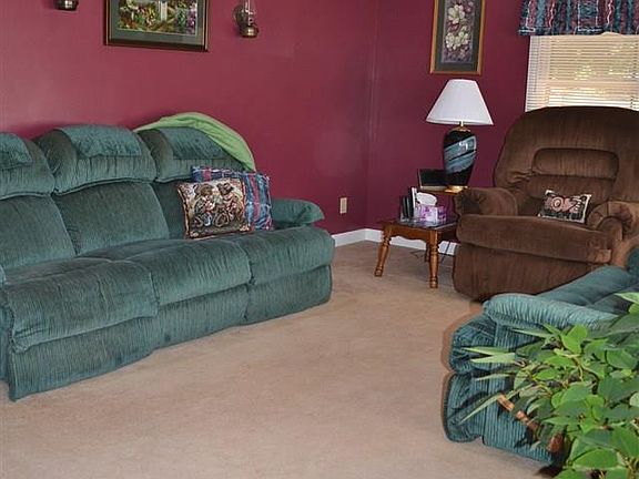 2nd image of 124 Walden Cir