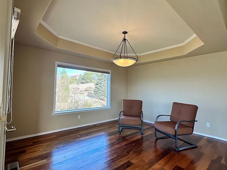 946 Briarwood Dr — Photo 7