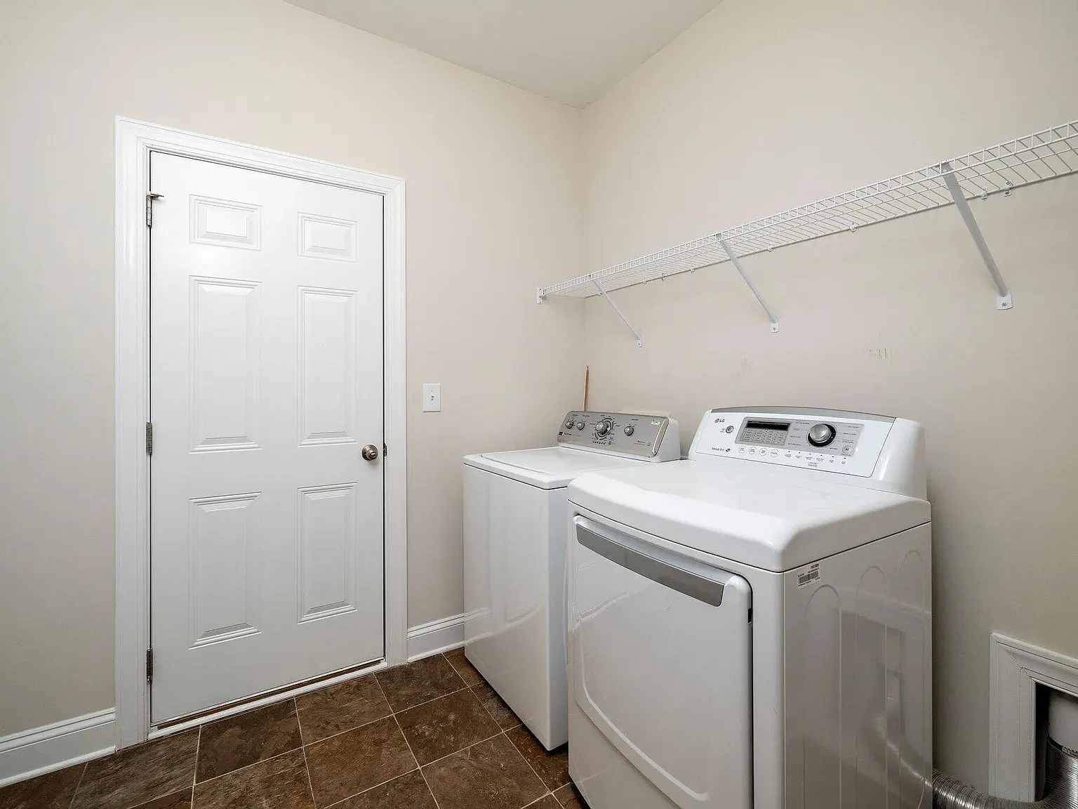 3 bed, 1614 sqft, $2,200 — Photo 4
