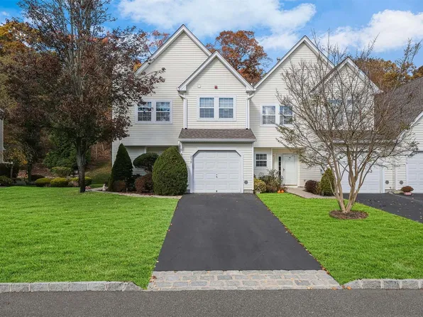 258 Erik Drive #258, East Setauket, NY 11733