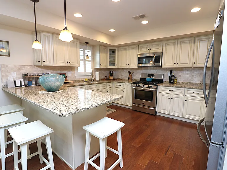 9505 Monmouth Ave #B — Photo 16