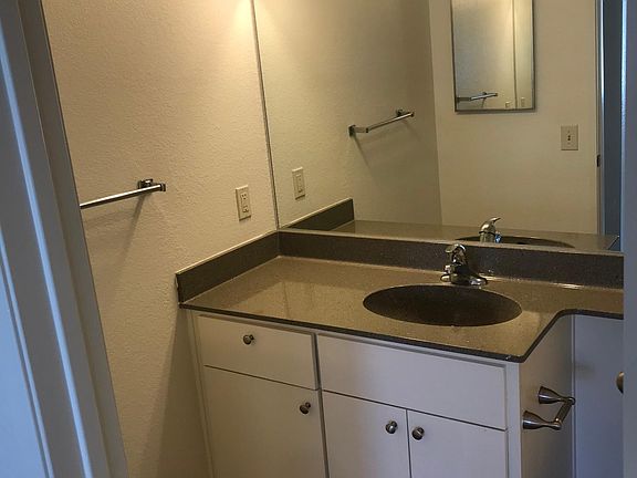 5th image of 4143 Mississippi St APT 6