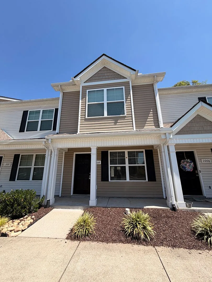 Nice 2 BR 2.5 Bath Townhome - Move-in Ready! — Photo 2