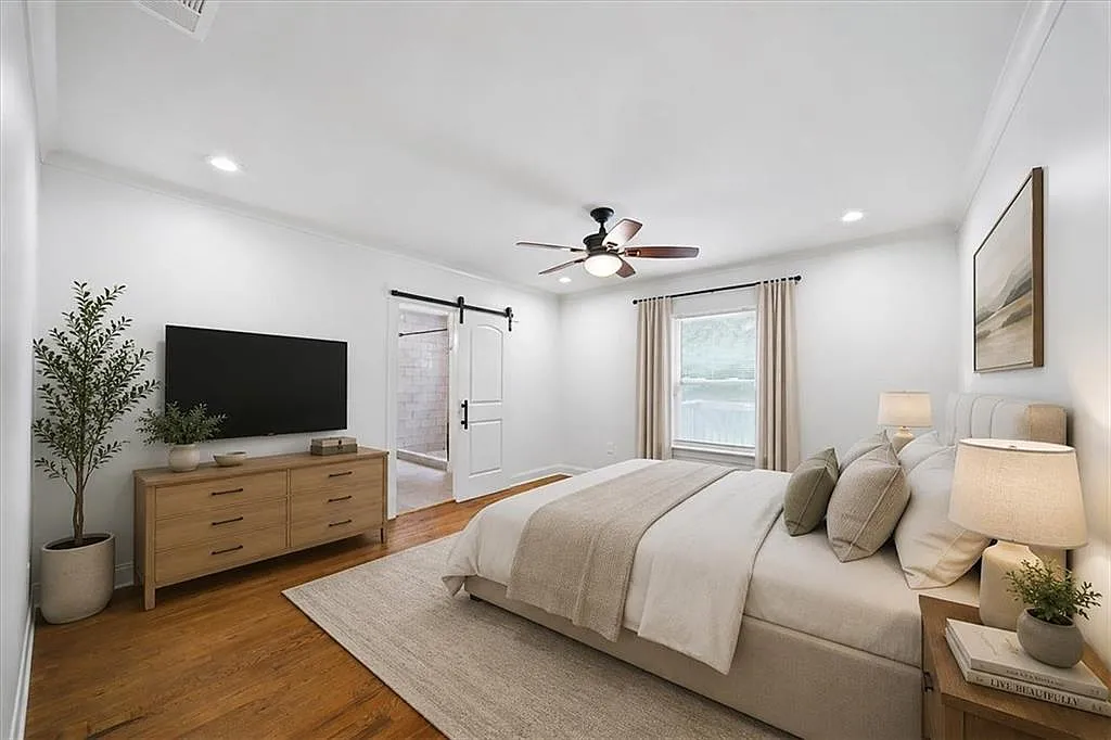 3 bed, 2.0 bath, 1390 sqft, $2,200 — Photo 4
