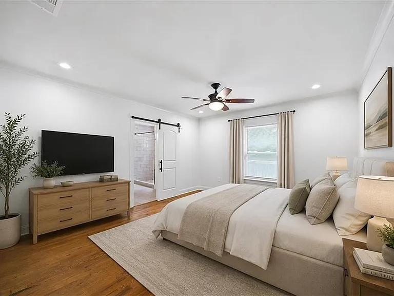 1060 Regent St SW — Photo 4